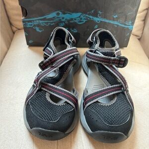 Teva brand new mesh black closed toe sandals UGA colors EWASO